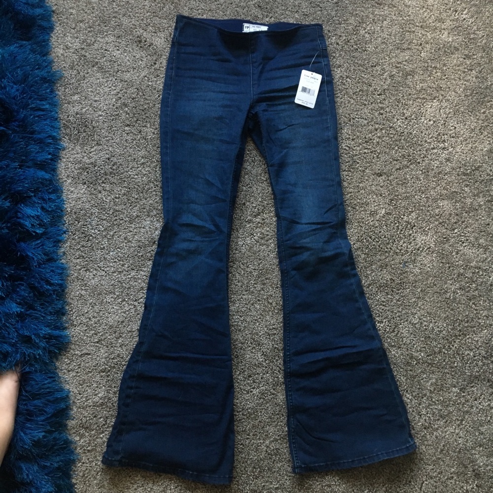 Free people low/mid rise bell bottom stretchy jean
